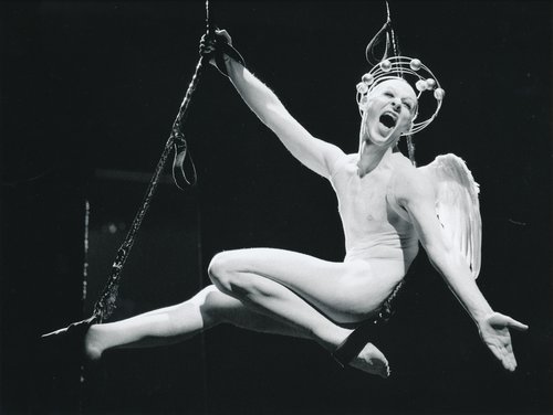 Dante Alighieri, Nenad Prokić, La Divina Commedia, Inferno (1993), režija: Tomaž Pandur, na fotografiji: Livio Badurina, srebrobromidna fotografija / Foto: Angelo Božac. Z dovoljenjem SNG Maribor